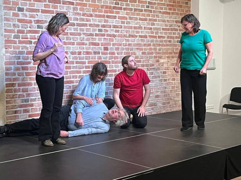 Improvisationstheater vonaLeine auf der Bühne